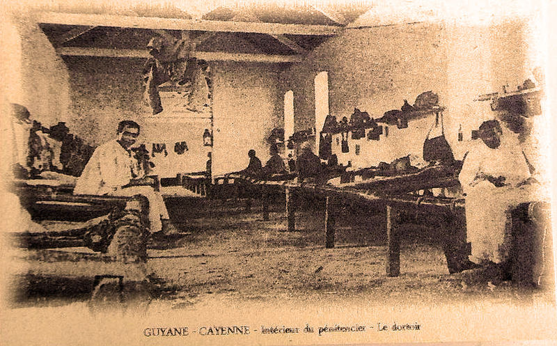 File:A Cayenne le dortoir du pénitencier.jpg