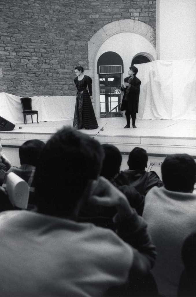 Le Jeu de l'Amour et du Hasard, à Saint-Paul (1987) © Fonds Lyon Figaro (BmL) - Marcos