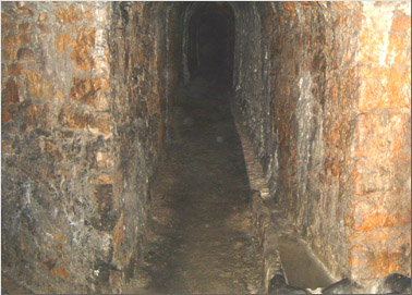 Un couloir souterrain