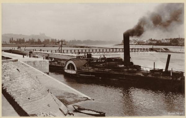 Remorqueur à roues Pilat. Fonds Jules Sylvestre.