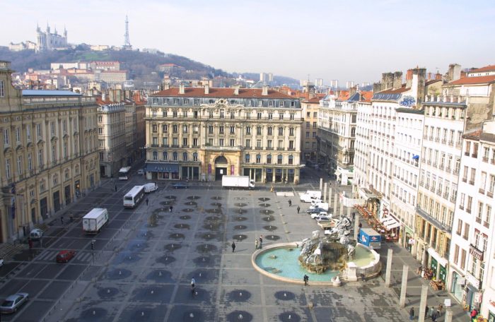 Mais pourquoi à Lyon la fontaine Bartholdi représente la Garonne ?