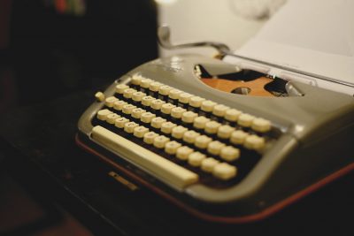 photo d'une machine à écrire 
