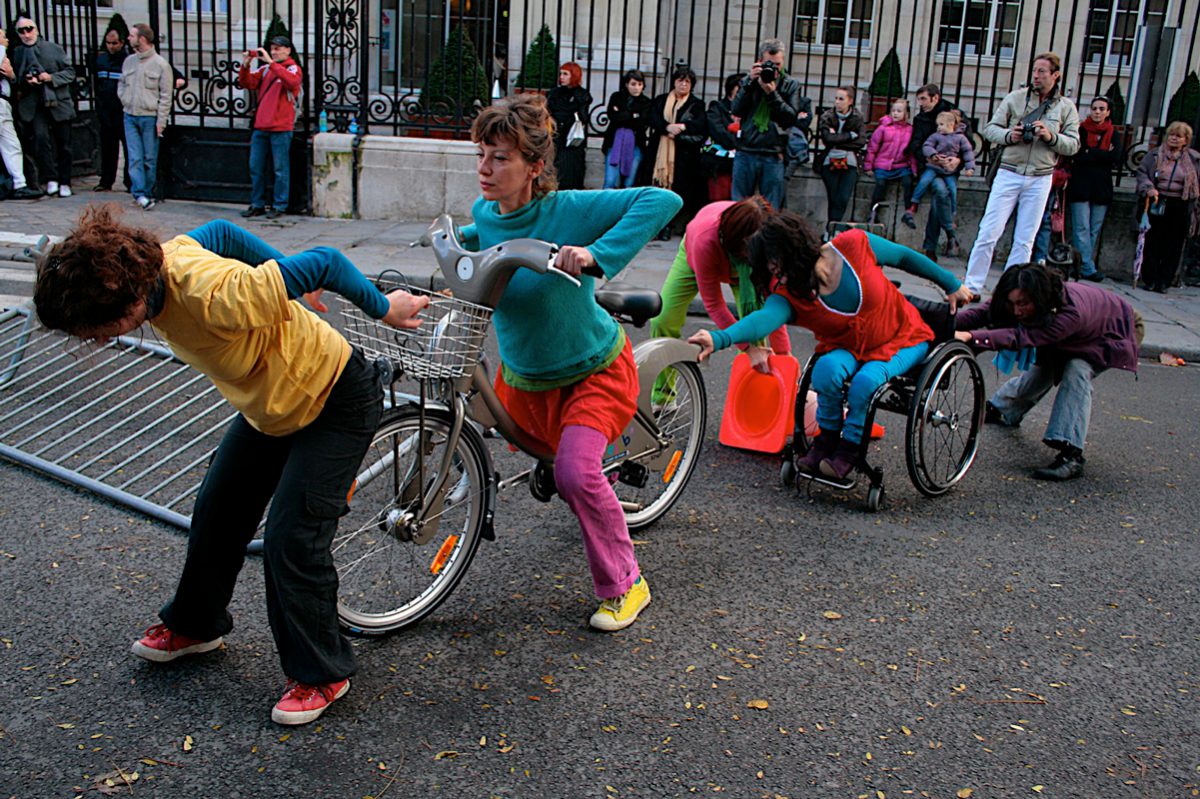 Collectif Anqa - Danse avec les roues. spectacle de rue